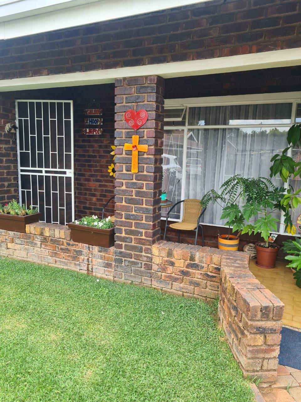 2 Bedroom Townhouse for sale in Duncanville P24110909723