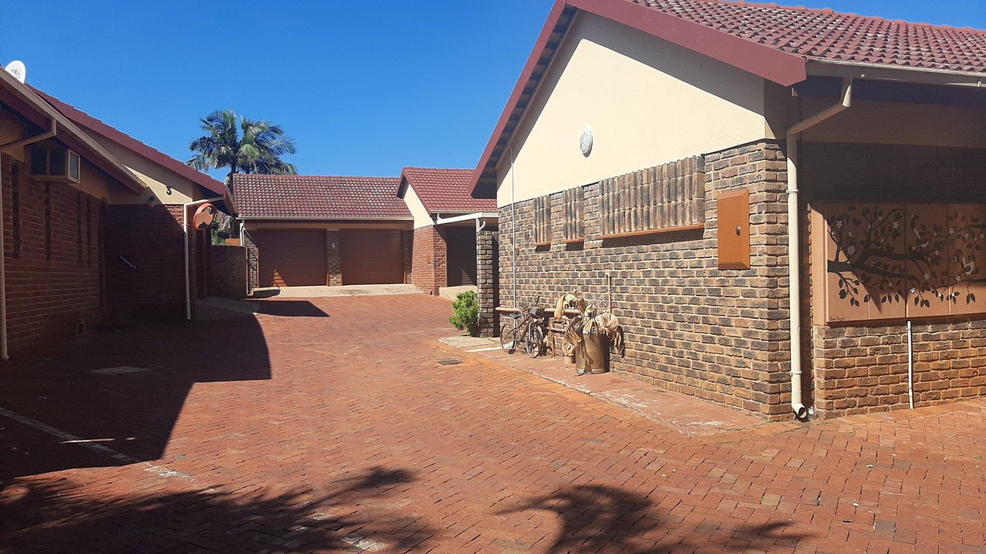 3 Bedroom Townhouse to rent in Sinoville P24110919906