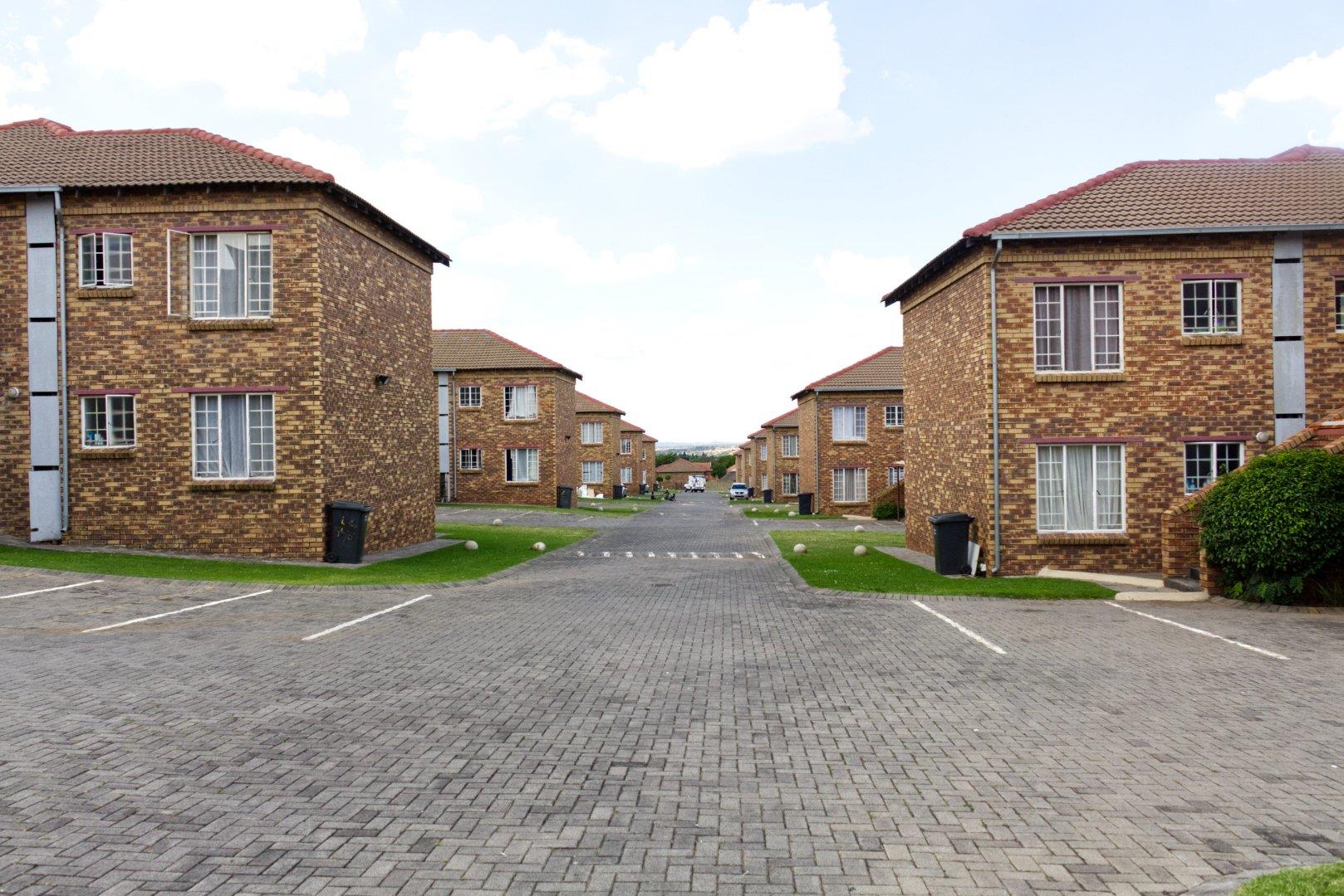 2 Bedroom House for sale in Erand Gardens P24110926124