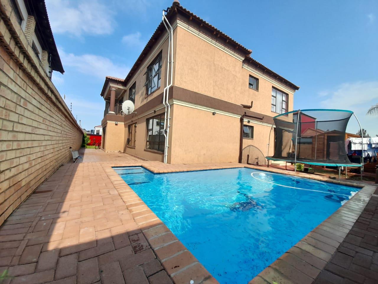 5 Bedroom House for sale in Vanderbijlpark SE 3 P24110952947