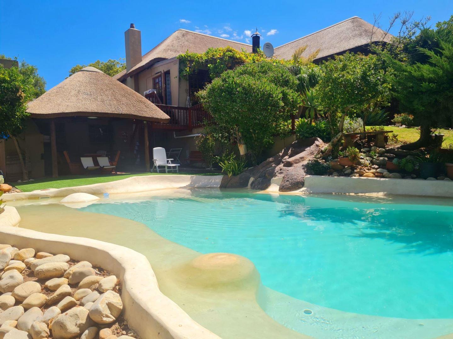 4 Bedroom House for sale in Langerug P24110970229