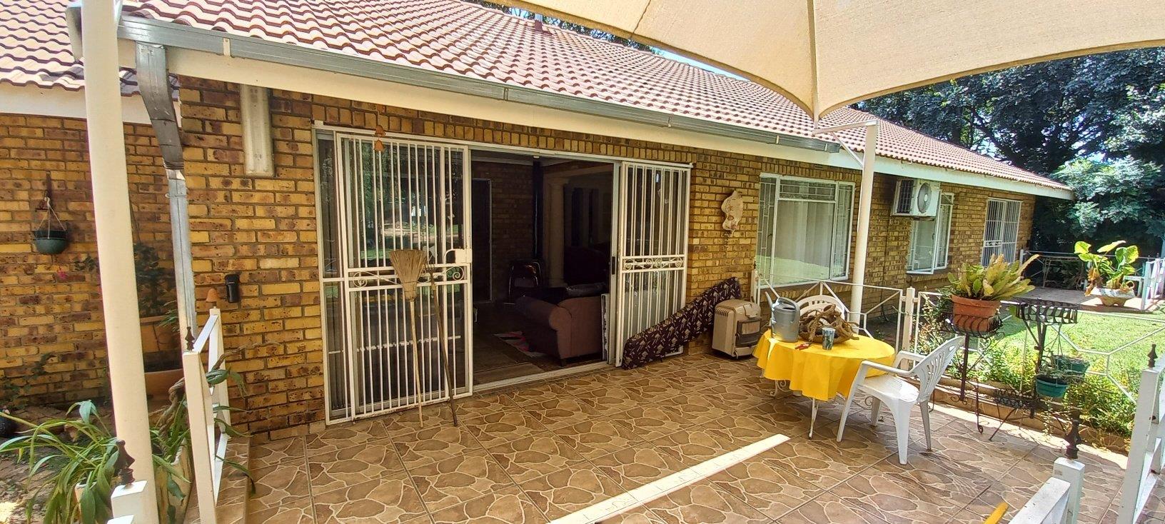 2 Bedroom House for sale in Ferryvale P24111006364