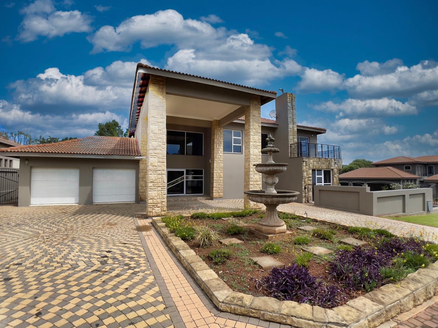4 Bedroom House for sale in Ebotse Golf Estate P24111012401