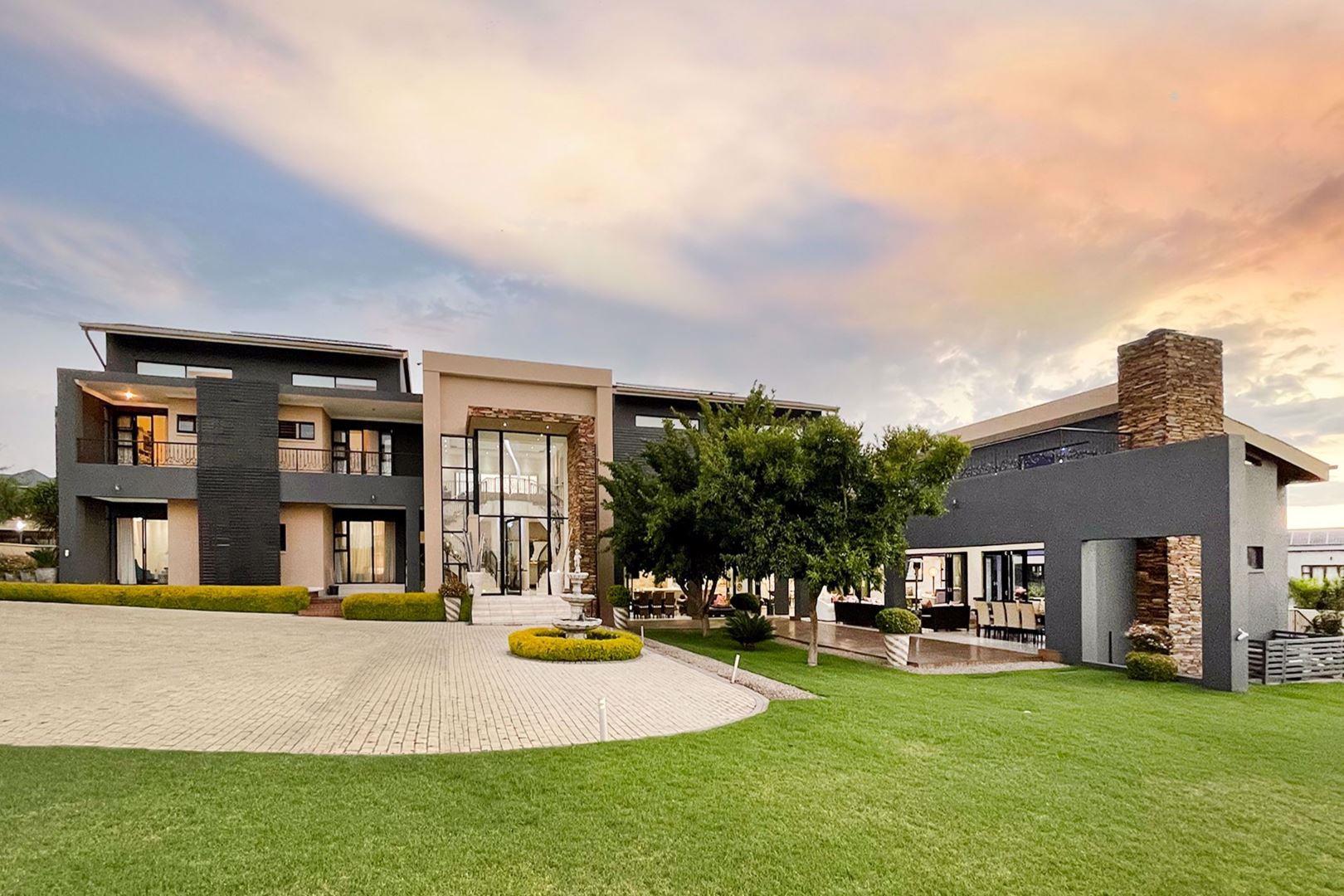 8 Bedroom House for sale in Blue Hills Equestrian Estate 755 Plover