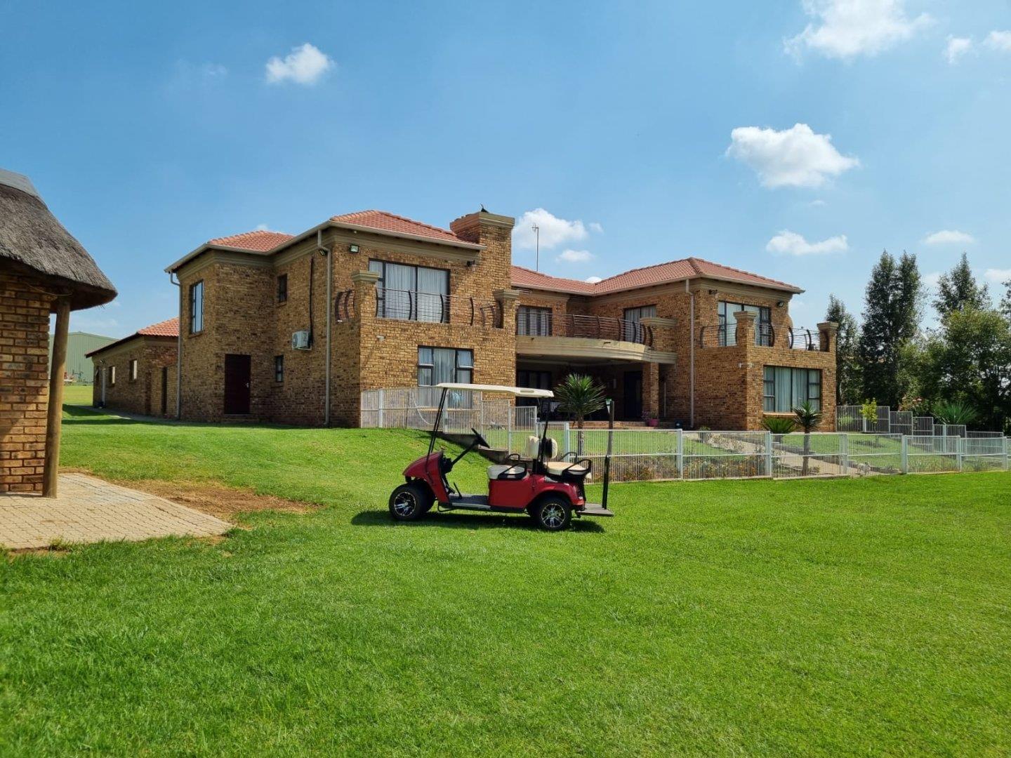 4 Bedroom House for sale in Marlbank P24111084913