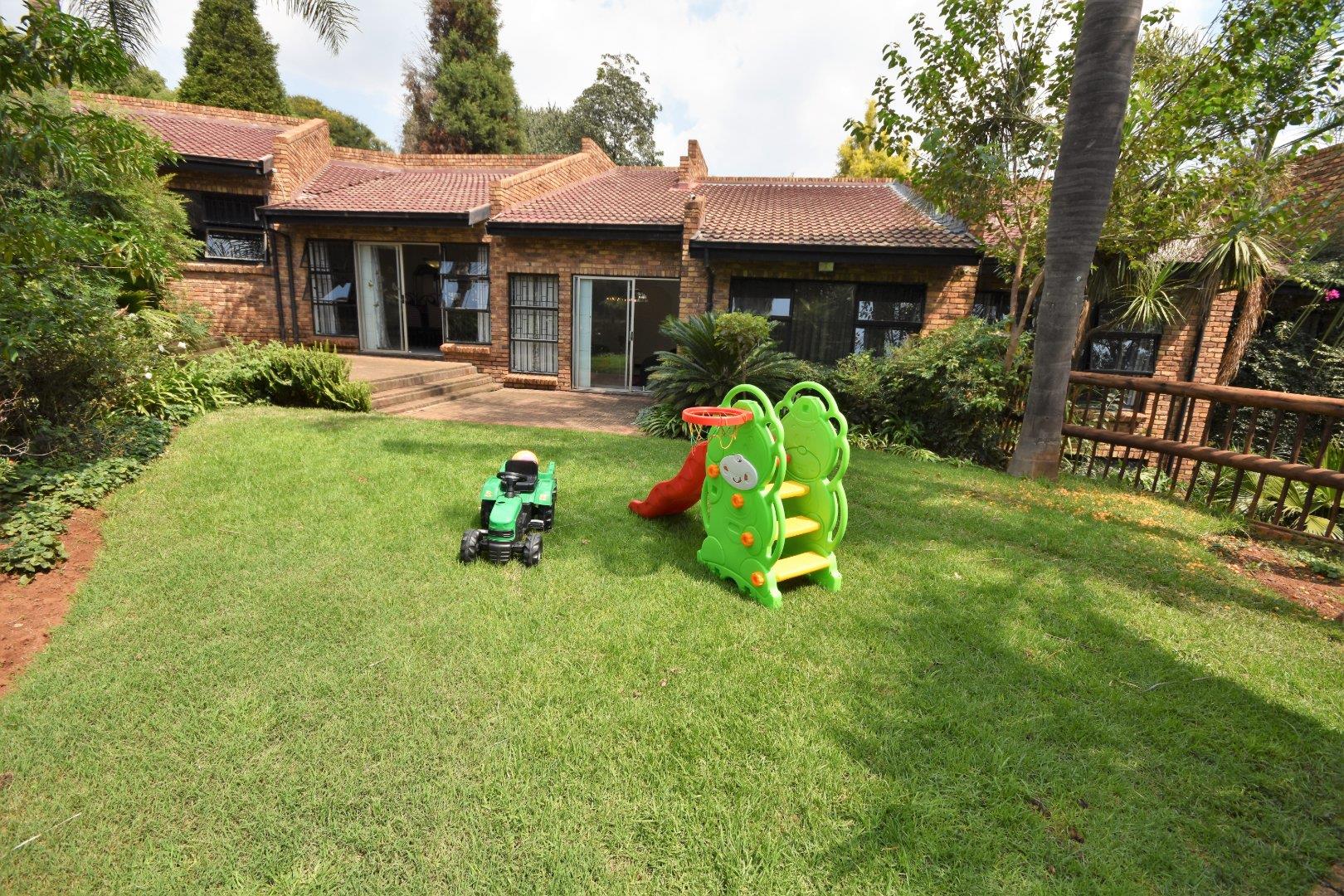 9 Bedroom House for sale in Rant En Dal 22 Sparrow Crescent P24