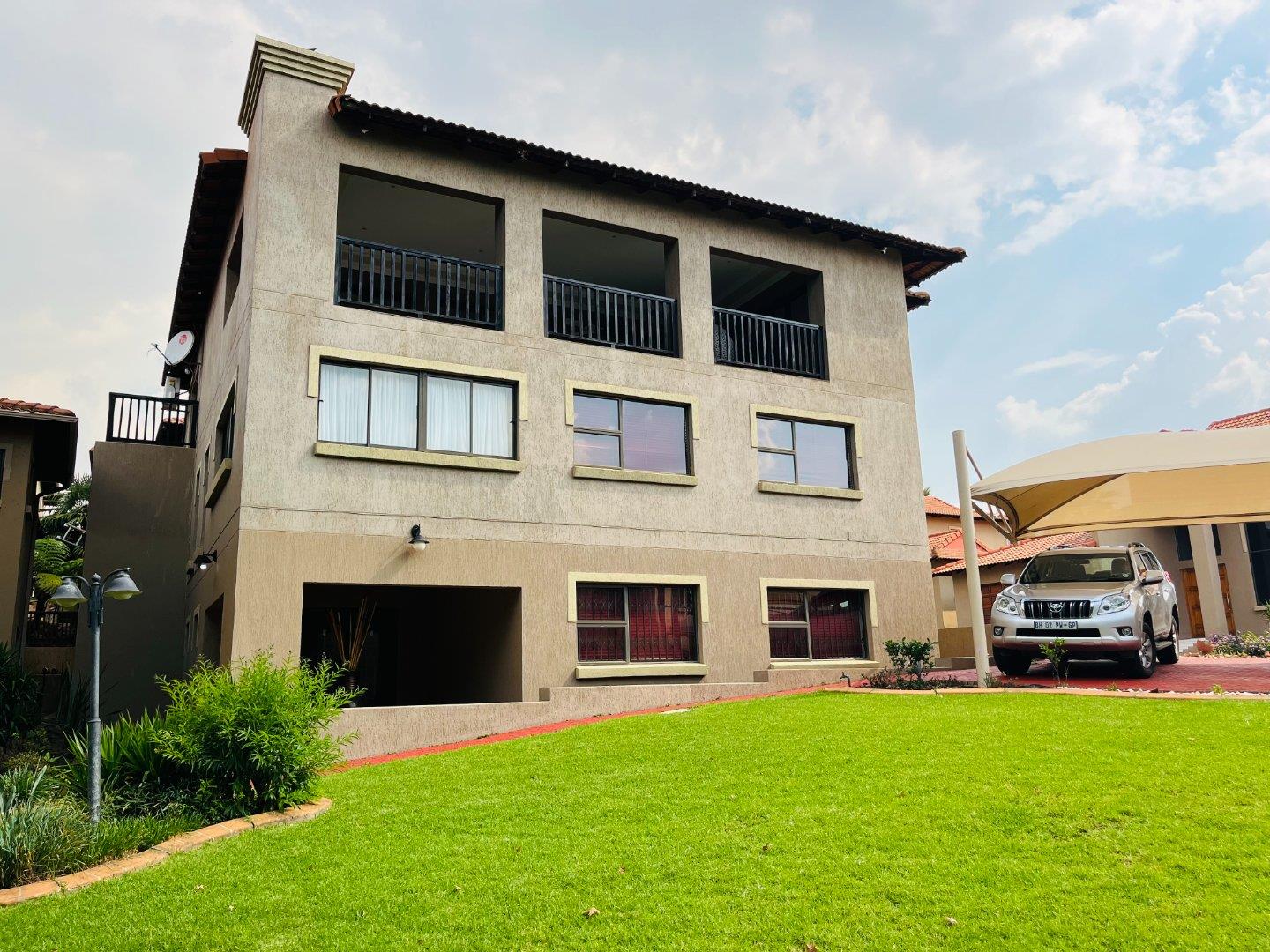 4 Bedroom House for sale in Fleurdal P24111089029