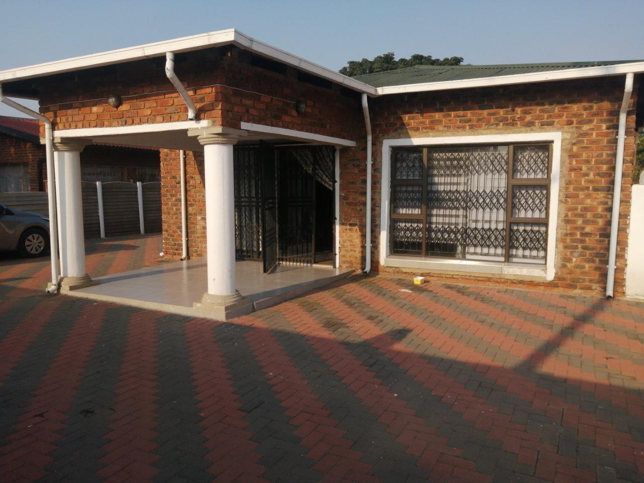 4 Bedroom House for sale in East Lynne P24111092239