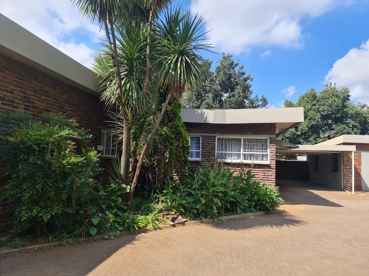 4 Bedroom House for sale in Unitas Park P24111107145