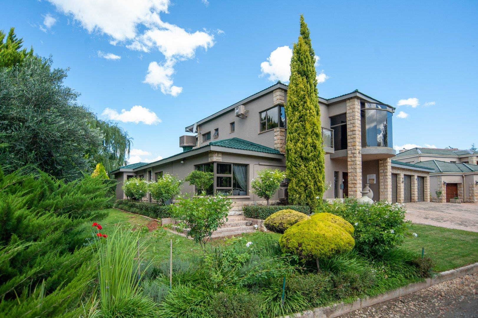 4 Bedroom House for sale in Modderrivier 237 John Edwards Avenue