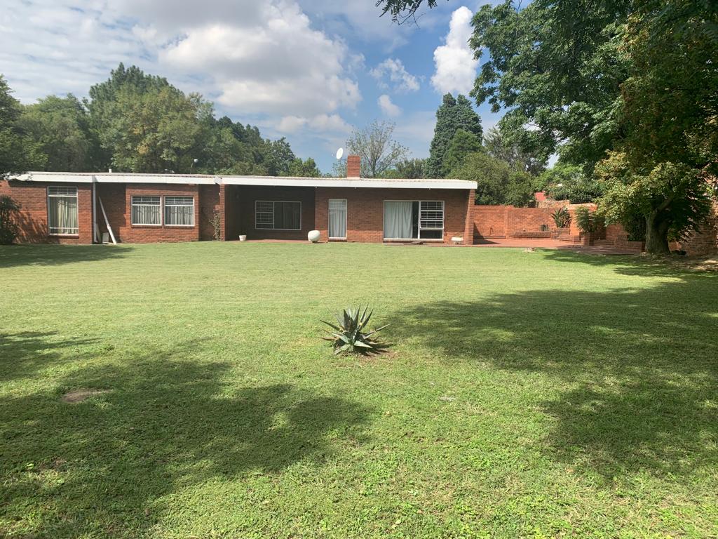 3 Bedroom House for sale in Parkhill Gardens P24111133635