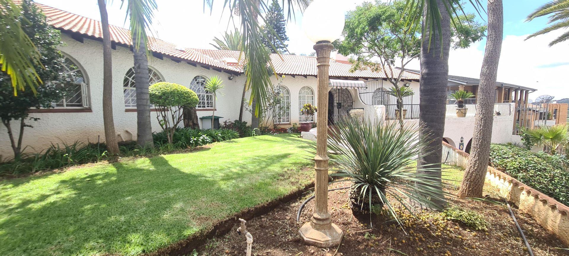 5 Bedroom House for sale in Laudium P24111148072