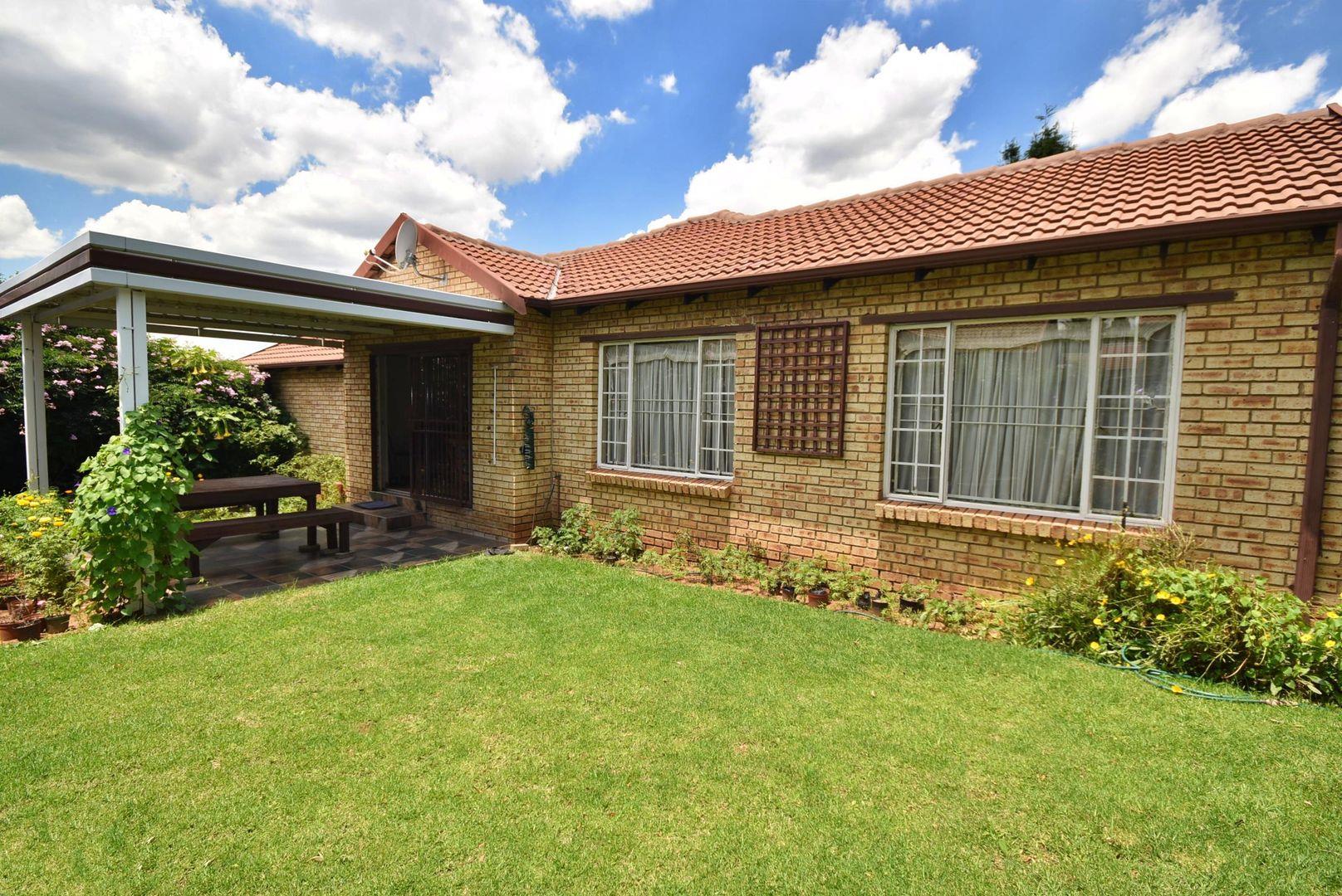 3 Bedroom Townhouse for sale in Olivedale 25 Harmony Corner, 29