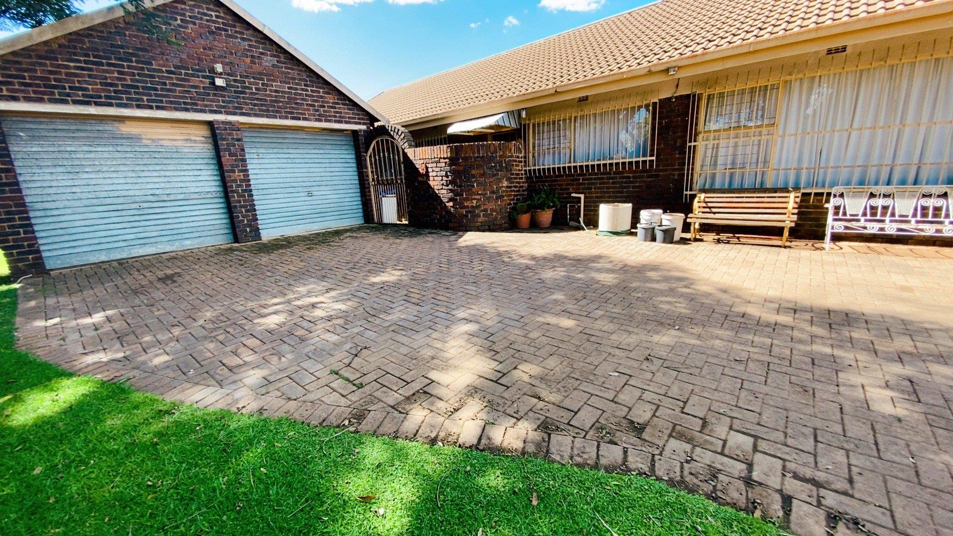 Falcon Ridge Property Property and houses for sale in Falcon Ridge Page 3