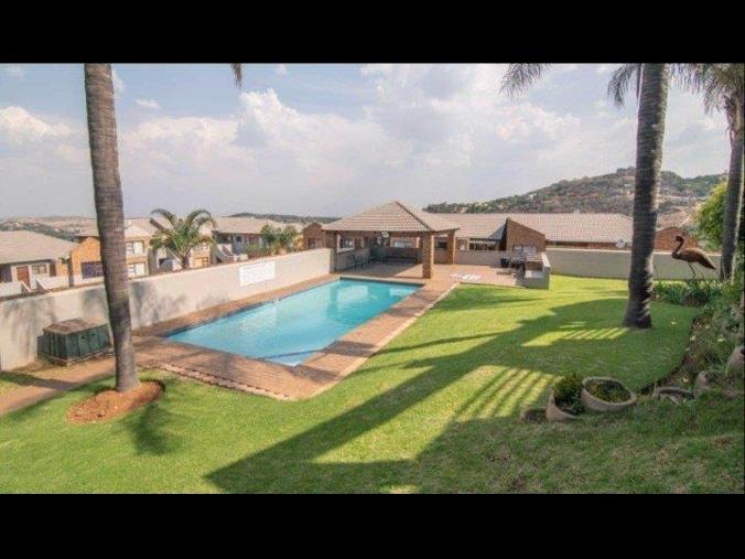 3 Bedroom Townhouse for sale in Bassonia