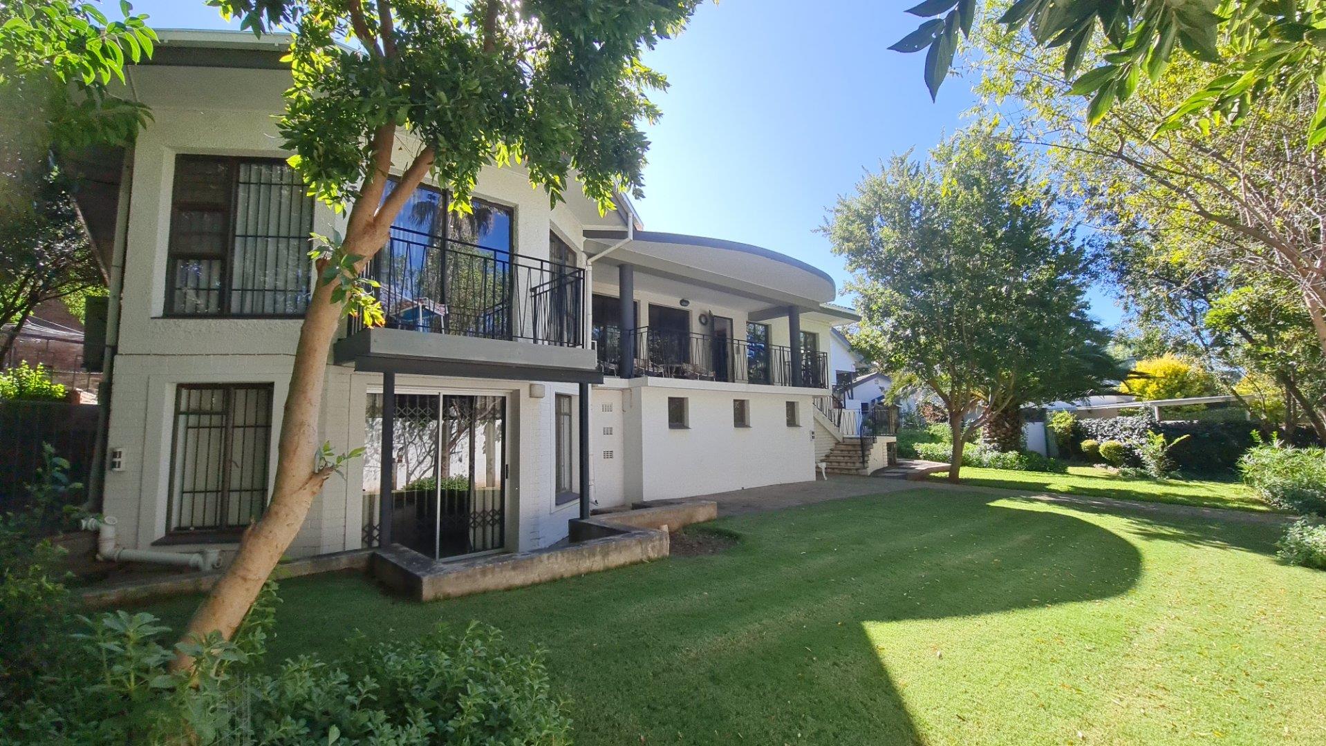 6 Bedroom House for sale in Bayswater P24111202216