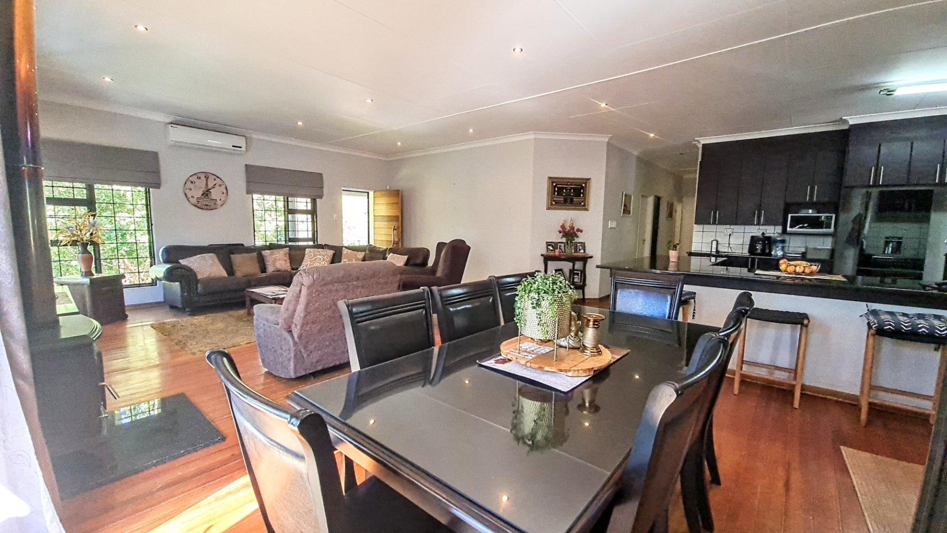 6 Bedroom House for sale in Bayswater P24111202216