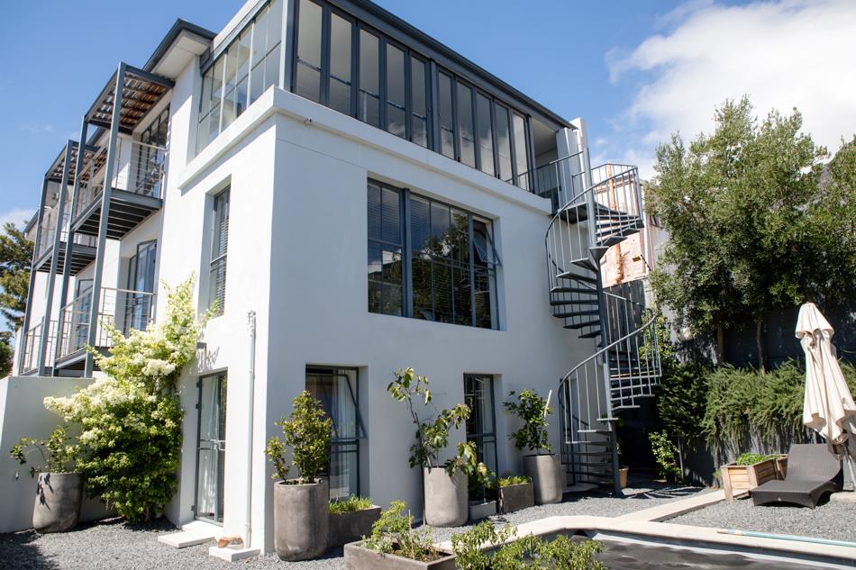 4 Bedroom House for sale in Walmer Estate 20 Grand Vue Road P24