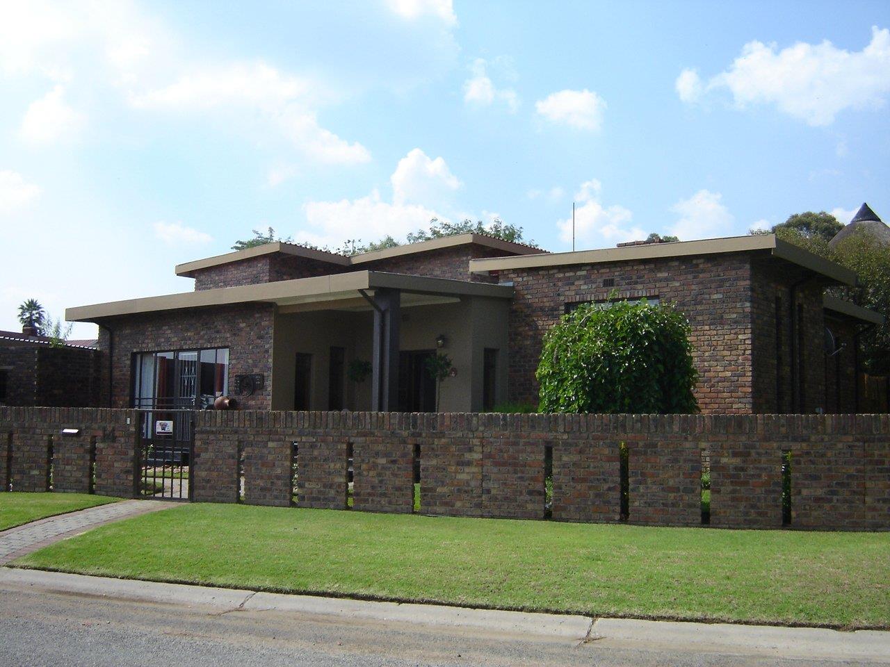 4 Bedroom House for sale in Bethal P24111219865