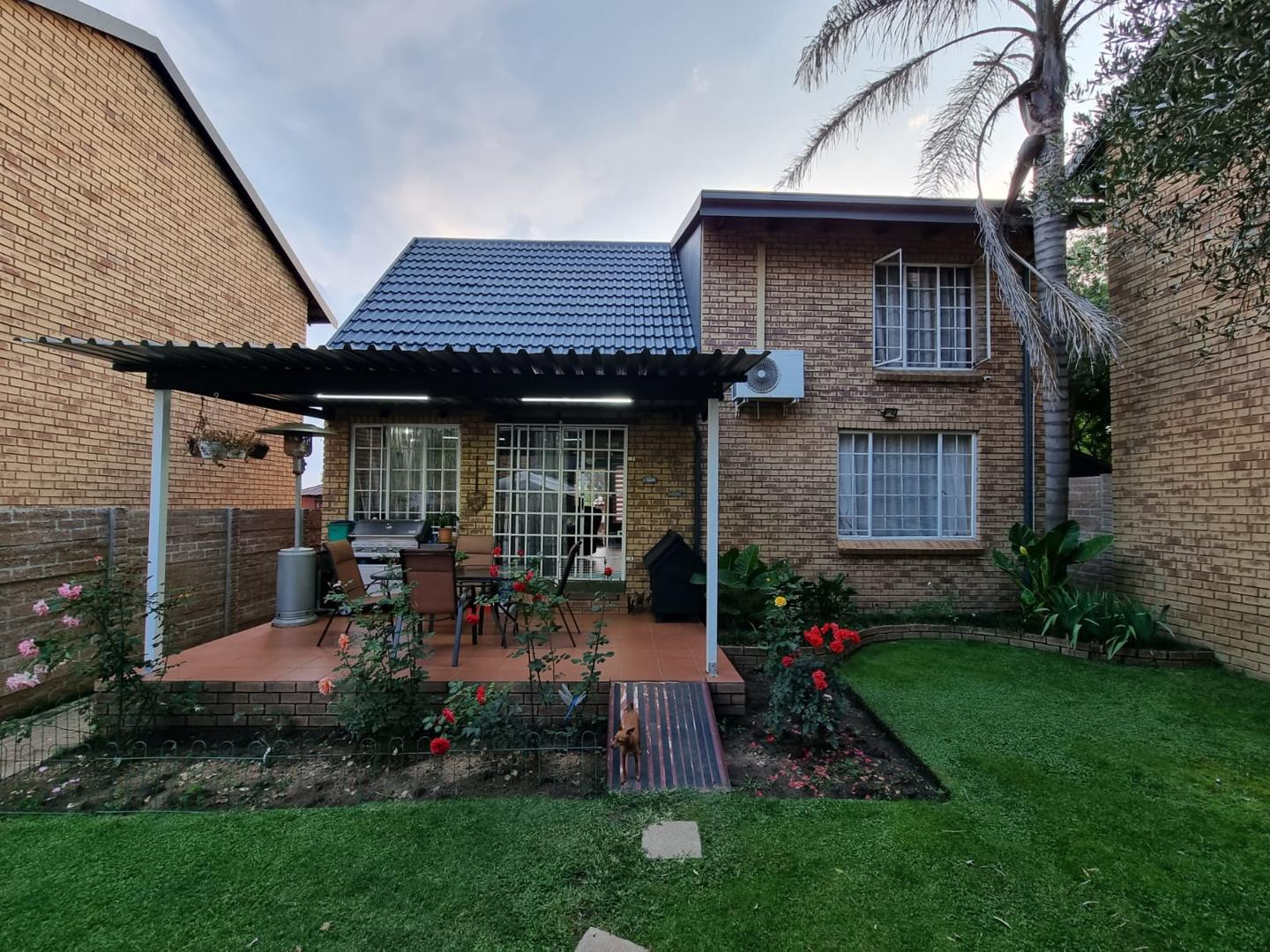 3 Bedroom Townhouse for sale in Van Riebeeck Park P24111220046