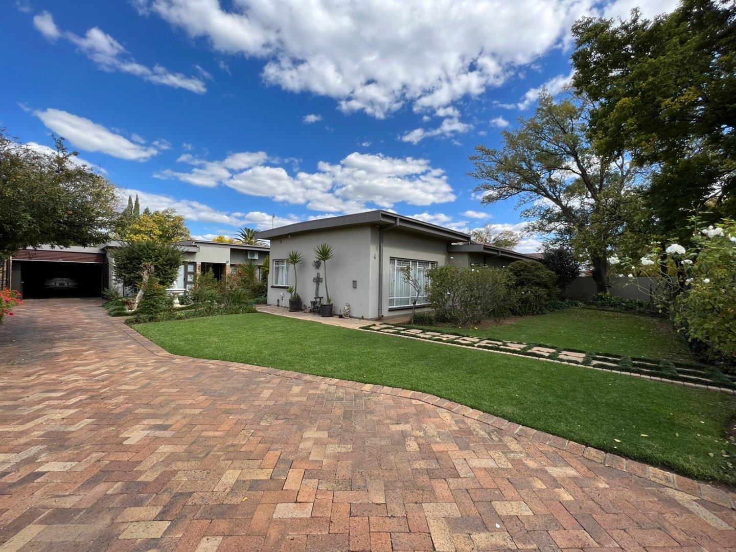 4 Bedroom House for sale in Baillie Park P24111221235