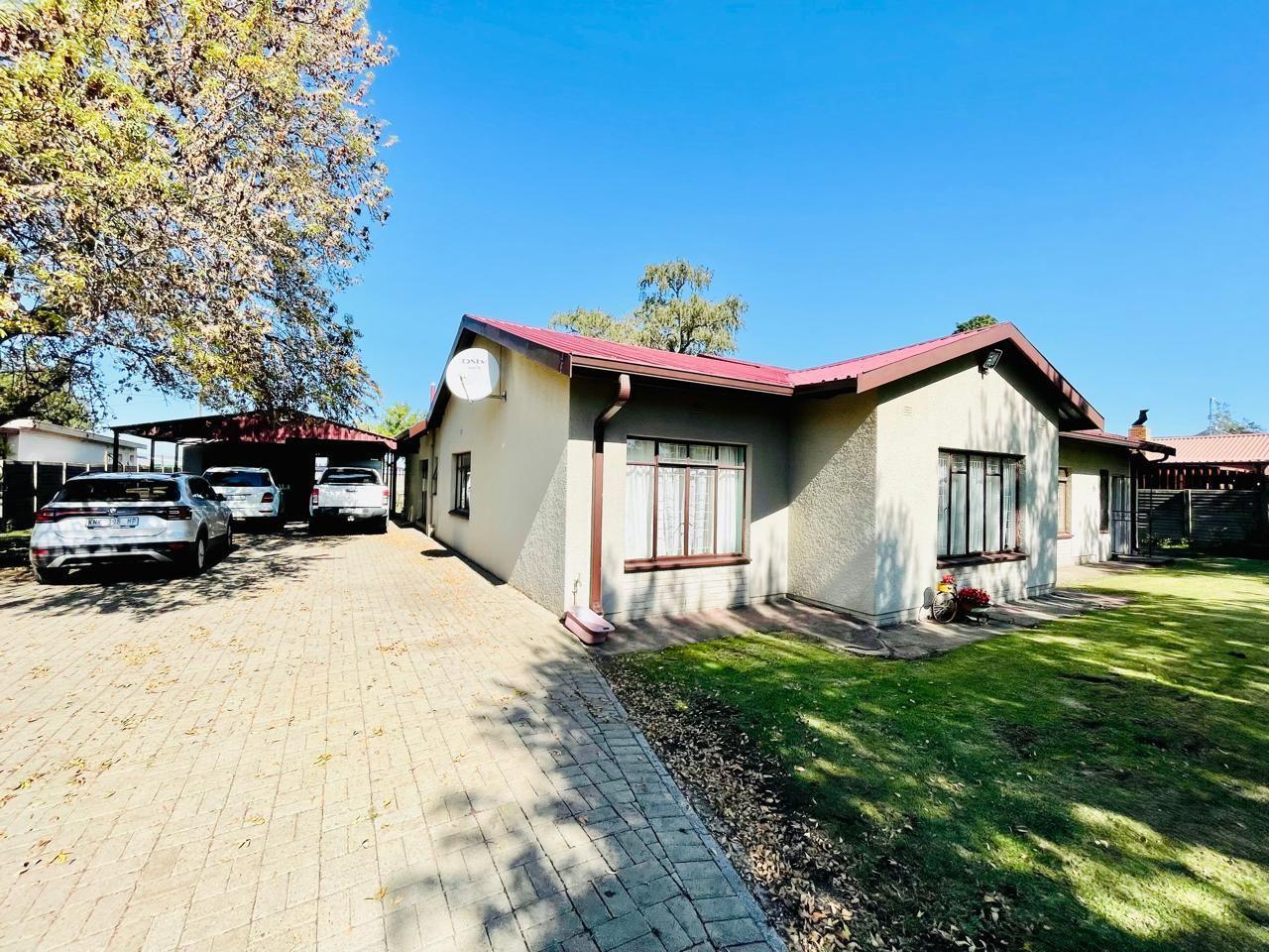 4 Bedroom House for sale in Kinross P24111222114