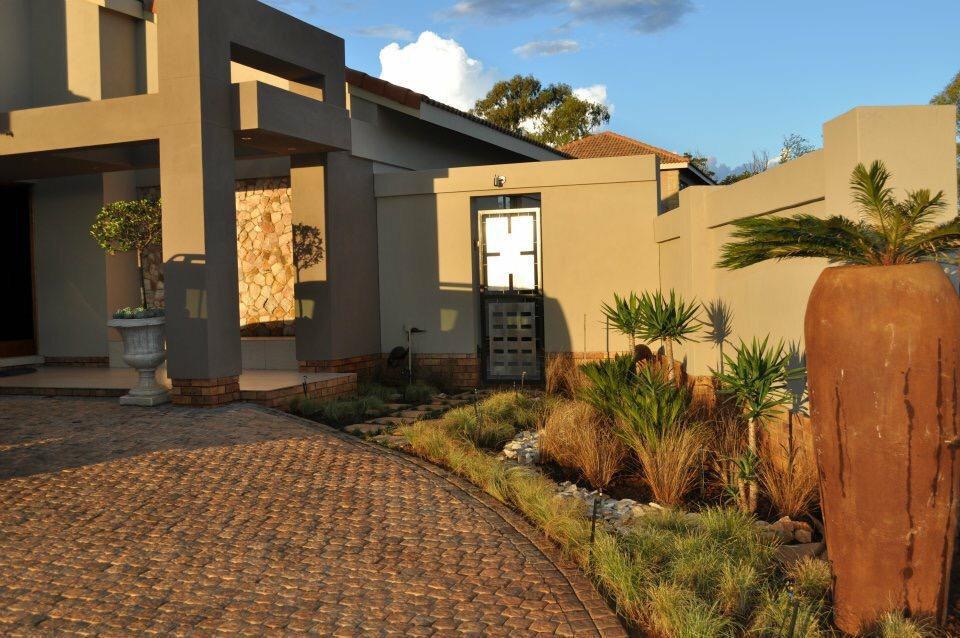 3 Bedroom House for sale in Van Der Hoff Park P24107972792