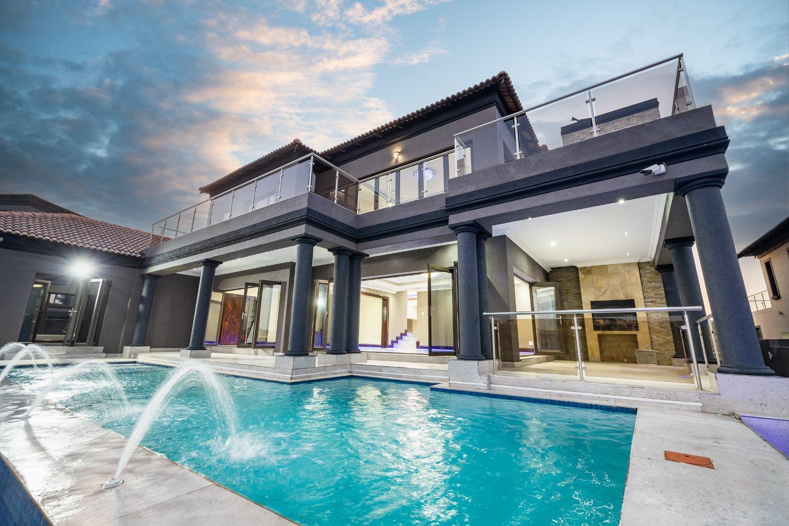 6 Bedroom House for sale in Blue Valley Golf Estate P24107642940