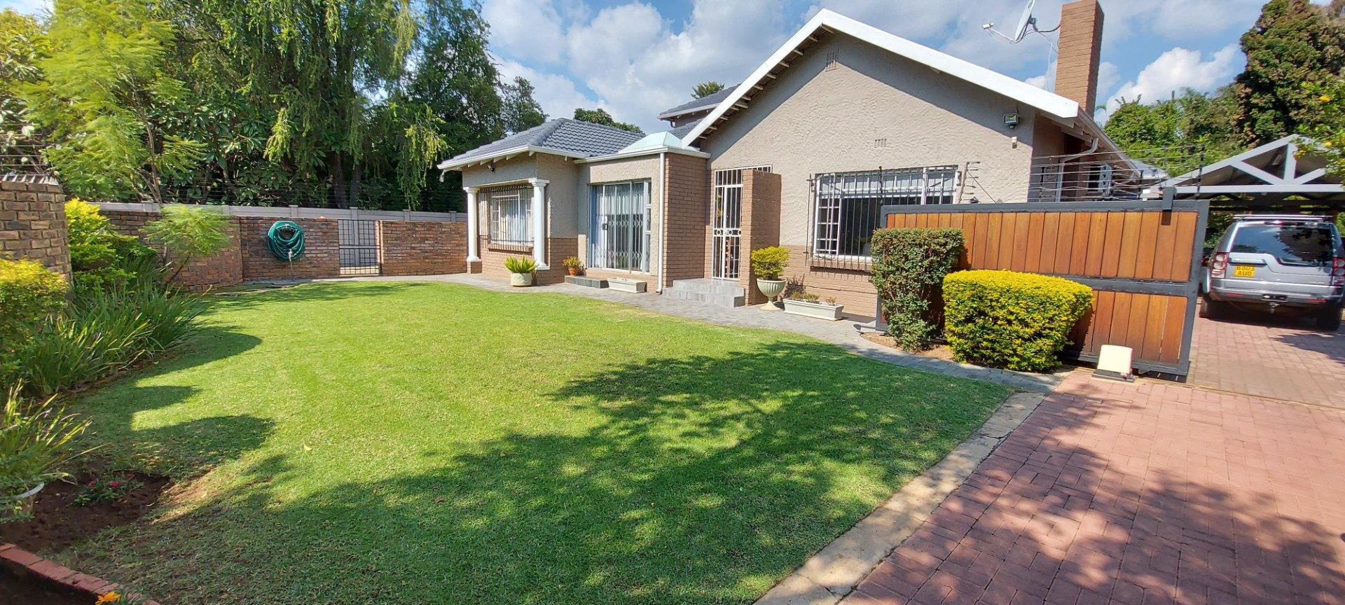 4 Bedroom House for sale in Queenswood P24114577630