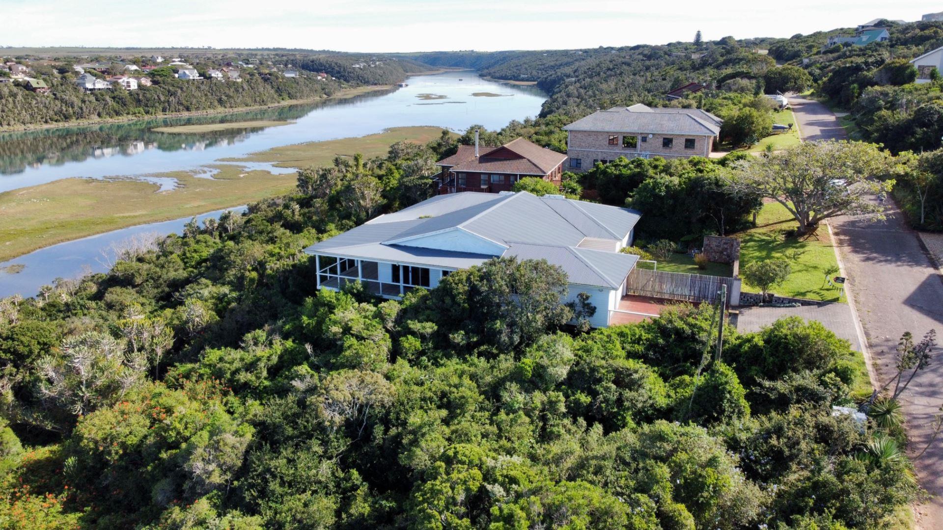 4 Bedroom House for sale in Kenton On Sea 89 Merry Hill Drive P24