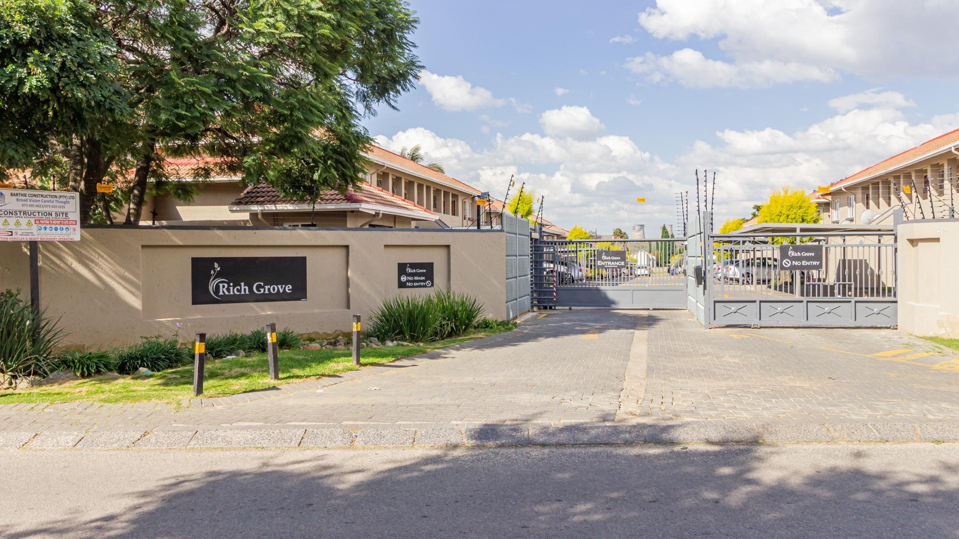 2 Bedroom Townhouse for sale in Eden Glen P24113856170