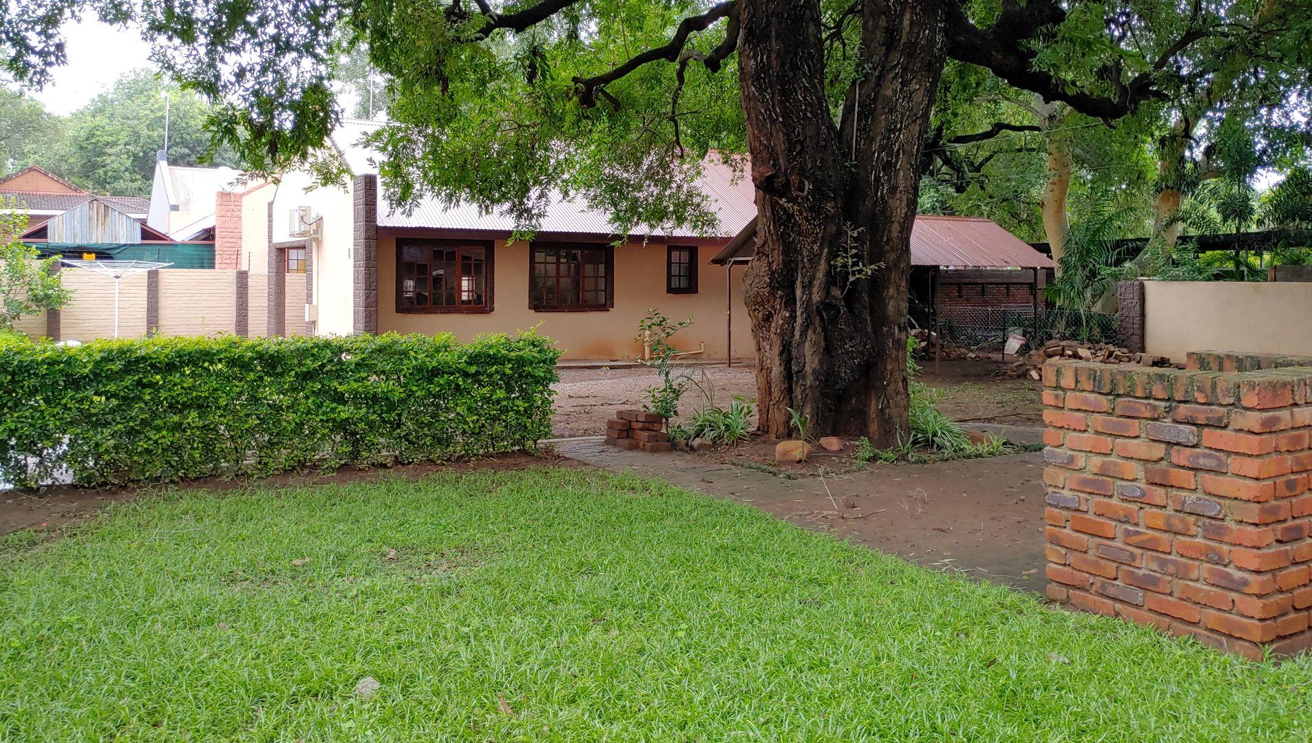 2 Bedroom House for sale in Komatipoort 1 Impala P24109663586