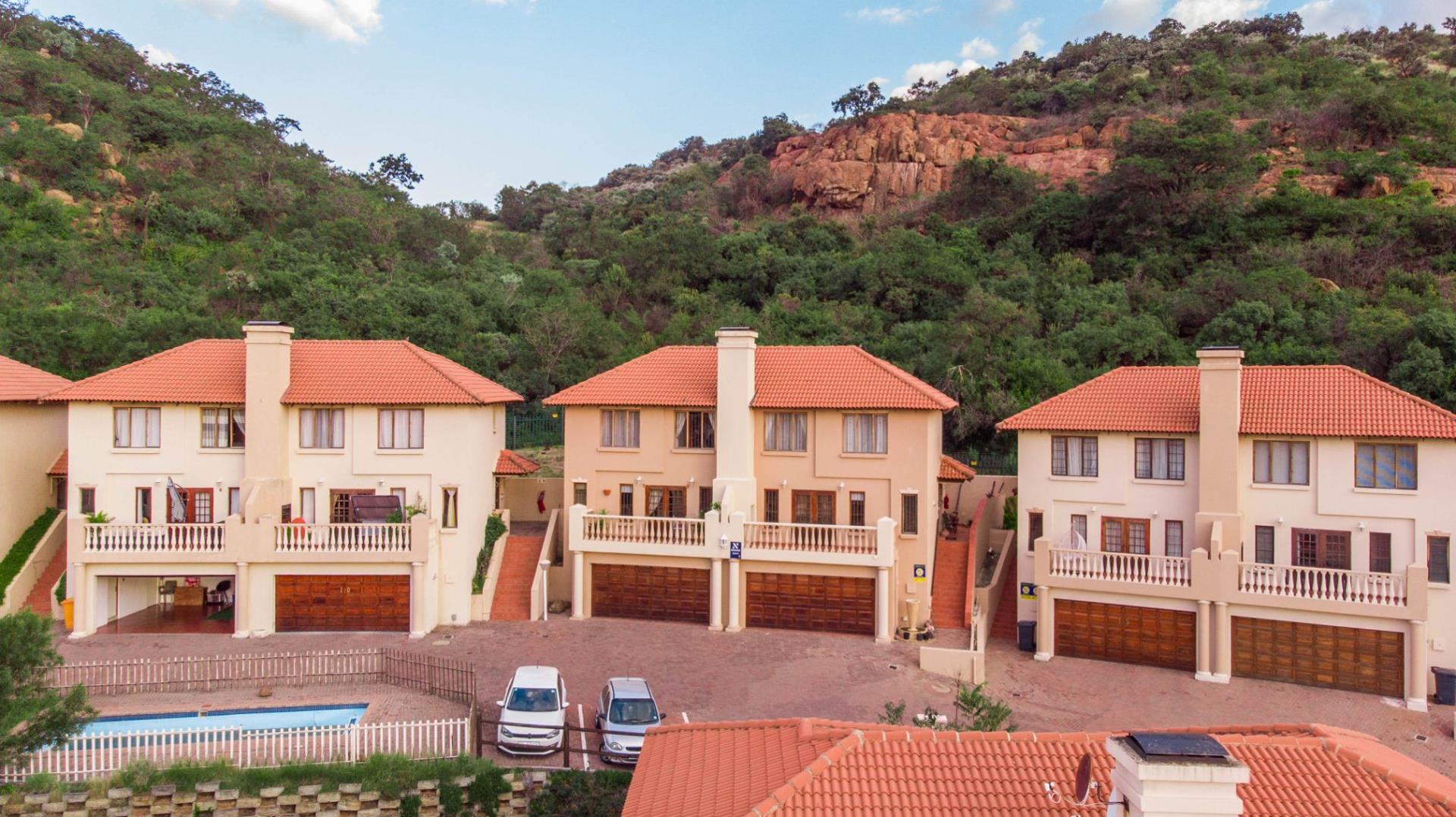 4 Bedroom Townhouse for sale in Winchester Hills P24111287511