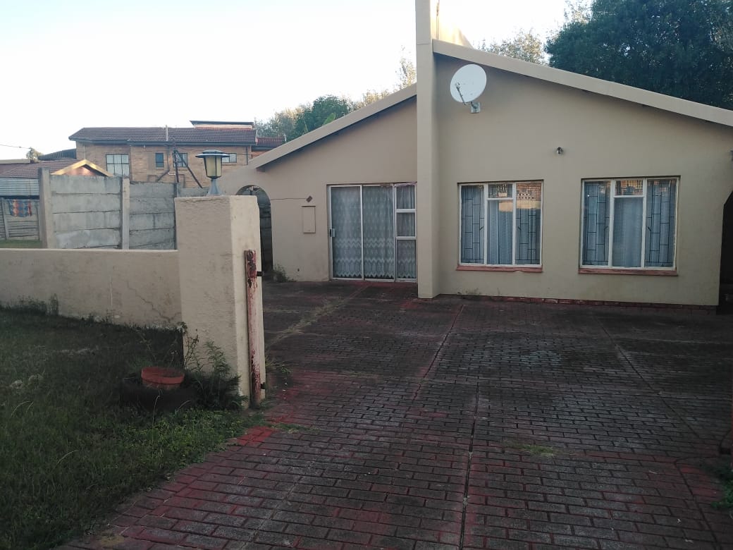 Lennoxton Property Property and houses for sale in Lennoxton