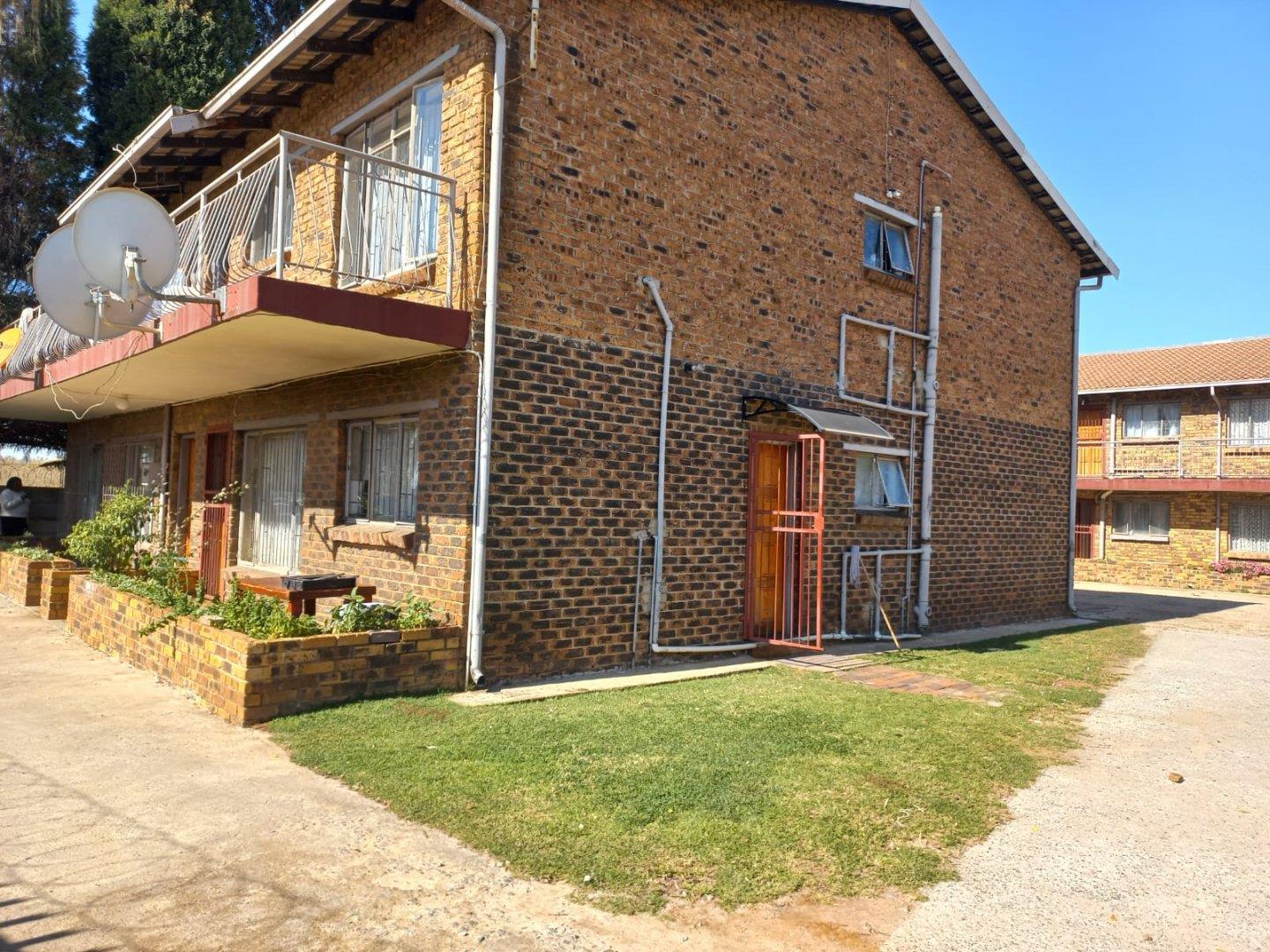 Commercial property for sale in Bakerton P24113798392