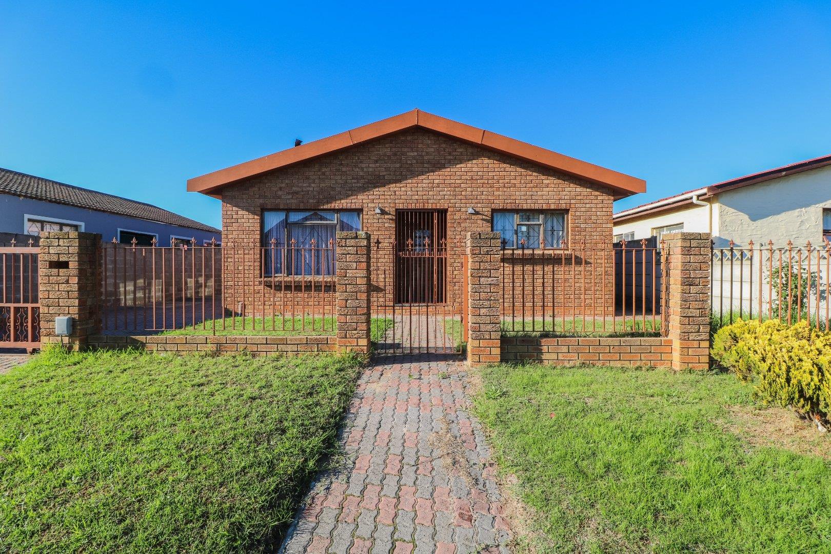 3 Bedroom House for sale in Southfork P24111310245