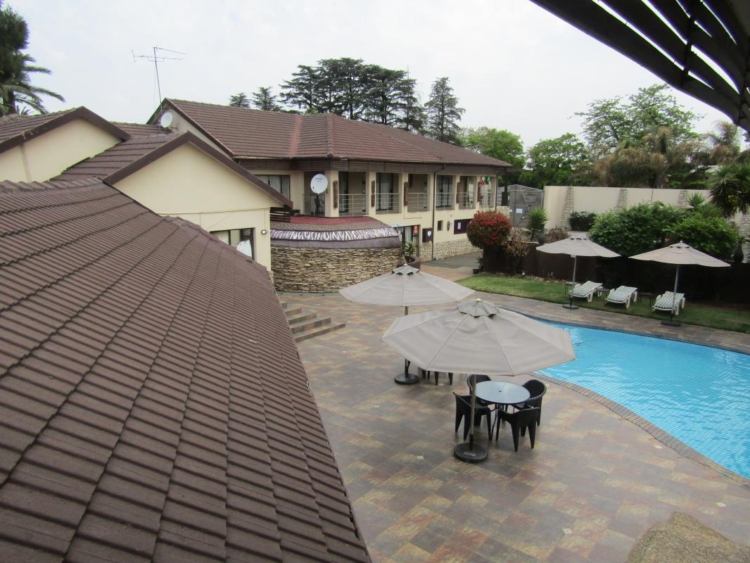 Commercial property for sale in Lakefield P24111339005