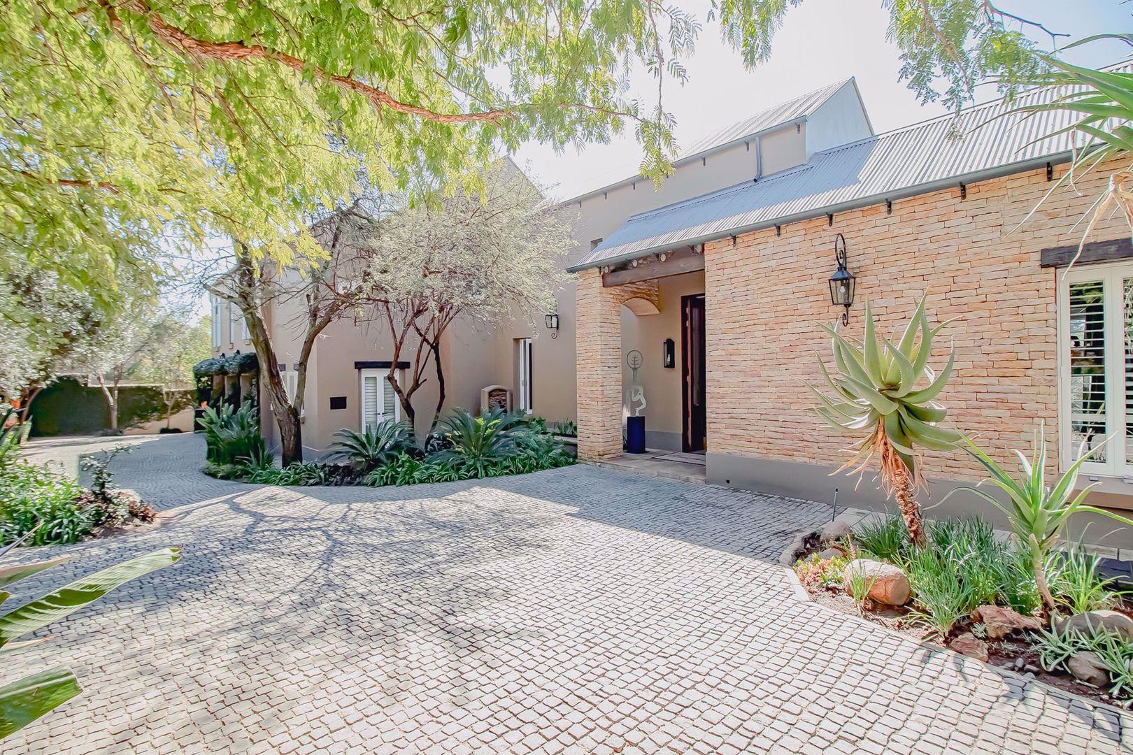 5 Bedroom House for sale in Southdowns Estate 2542 18 Hennops