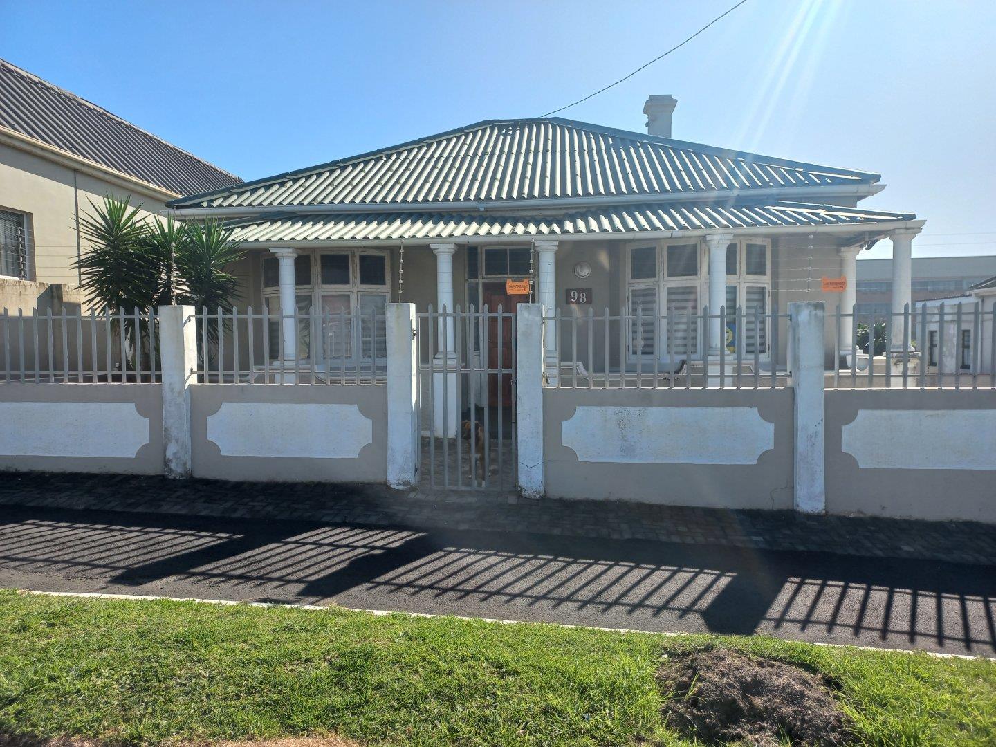 Commercial property to rent in Quigney P24111354721