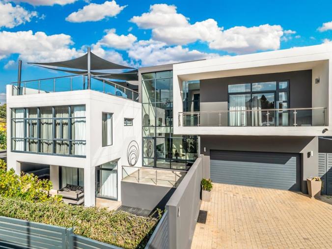 4 Bedroom House for Sale in Atholl