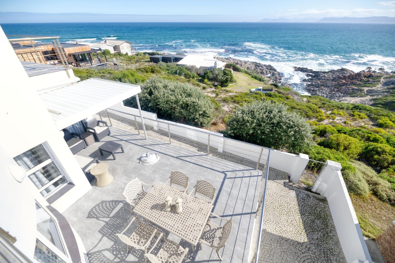 5 Bedroom House for sale in De Kelders 28 Steyn Street P24111370967