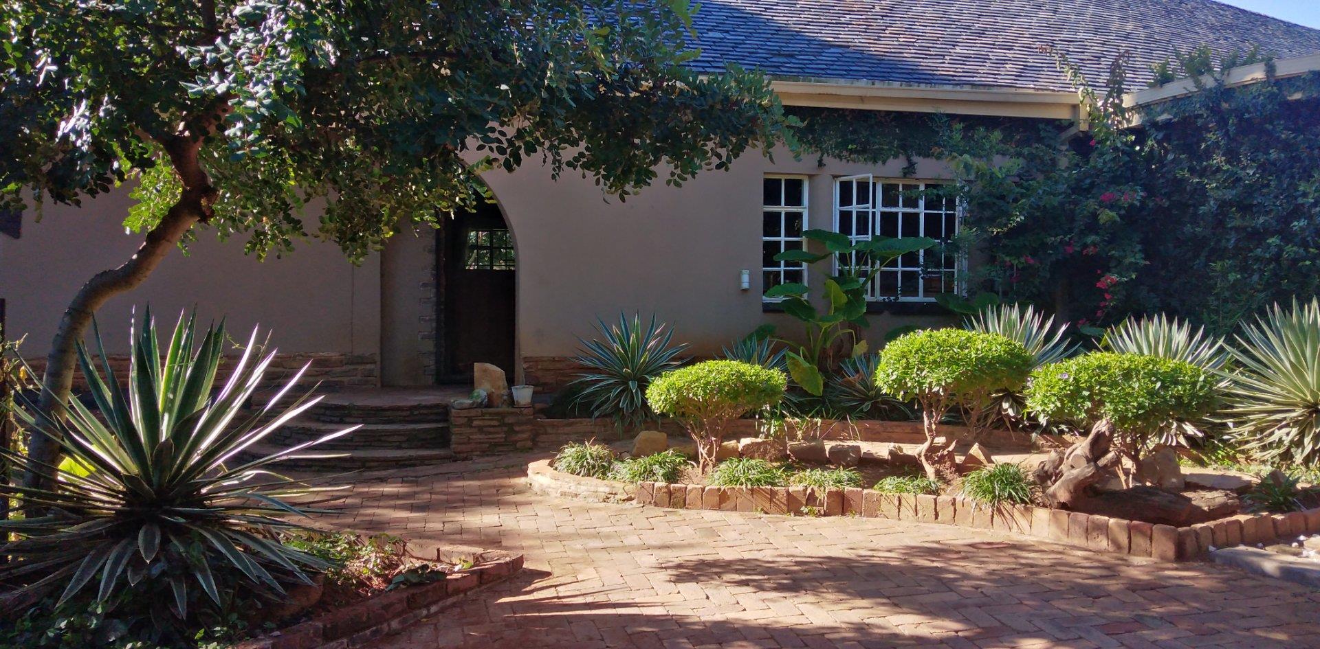 5 Bedroom House for sale in Schweizer Reneke P24111377265