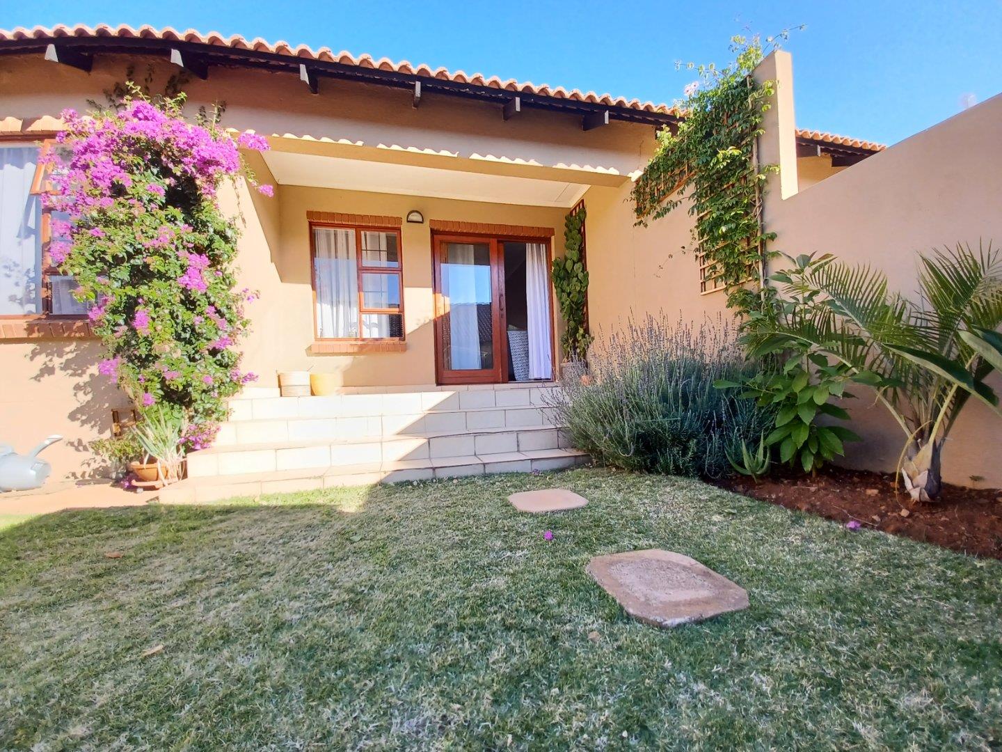 2 Bedroom Townhouse to rent in Thornhill P24113805971