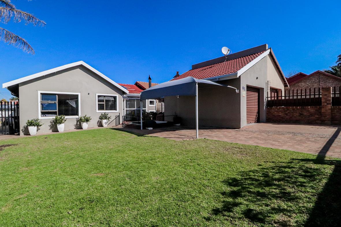 3 Bedroom House for sale in Van Riebeeck Park P24114592576