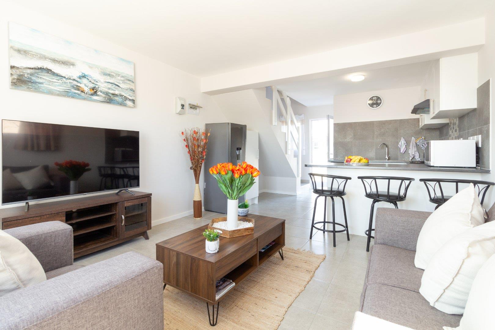 2 Bedroom Apartment / flat for sale in Stratford Green 21 Basil Road P24111420257