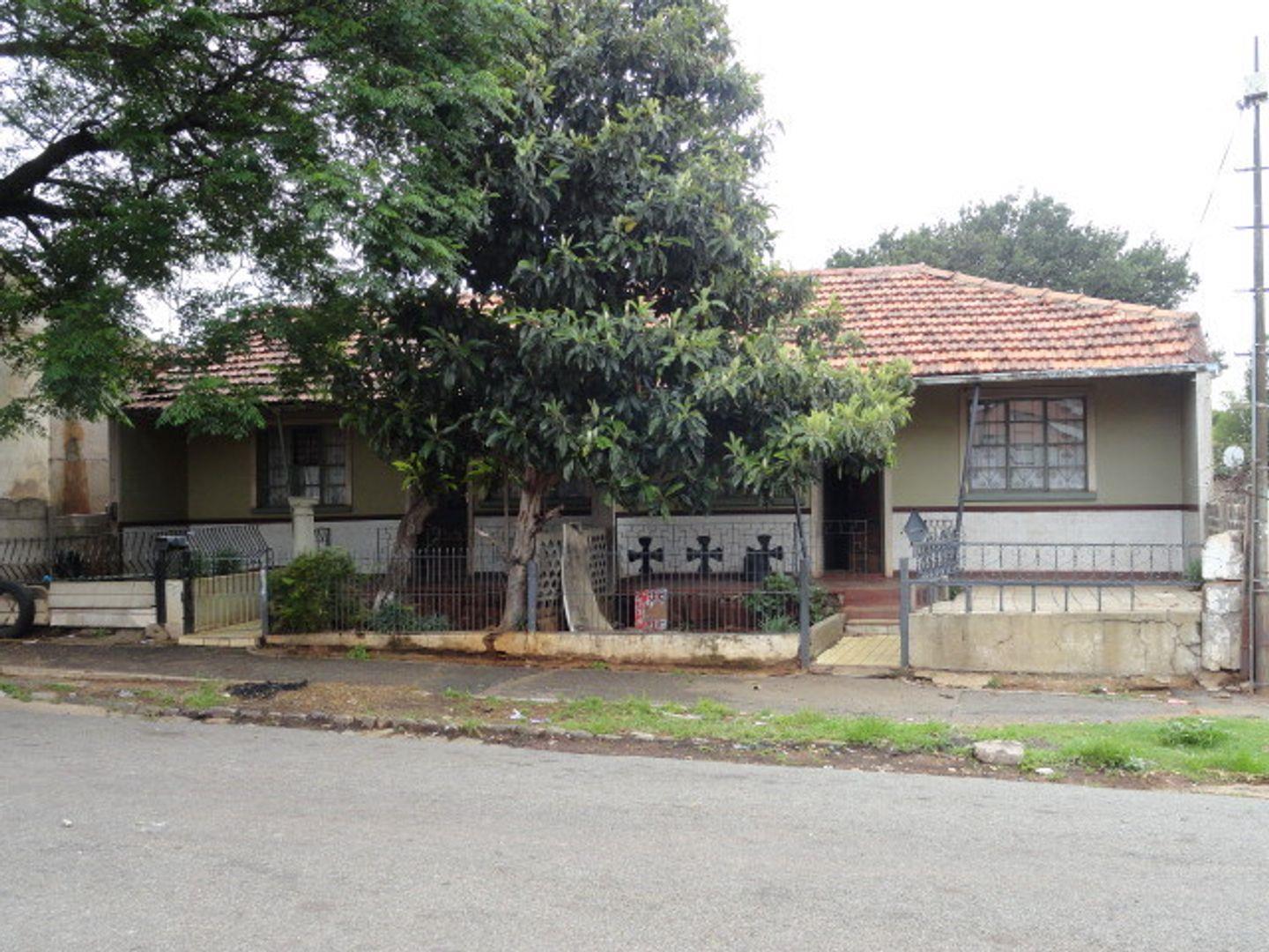 4 Bedroom House for sale in Jeppestown 30 Kerk Street P24110140659