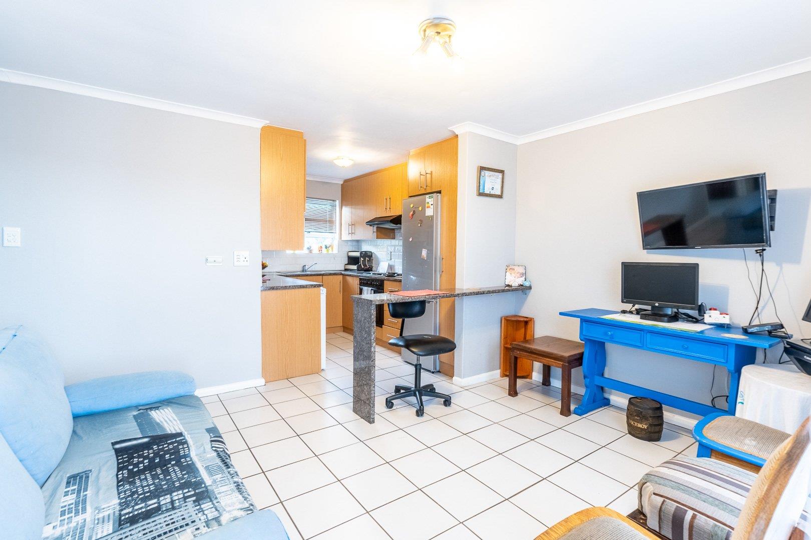 Apartments / flats for sale in Durbanville Durbanville Property