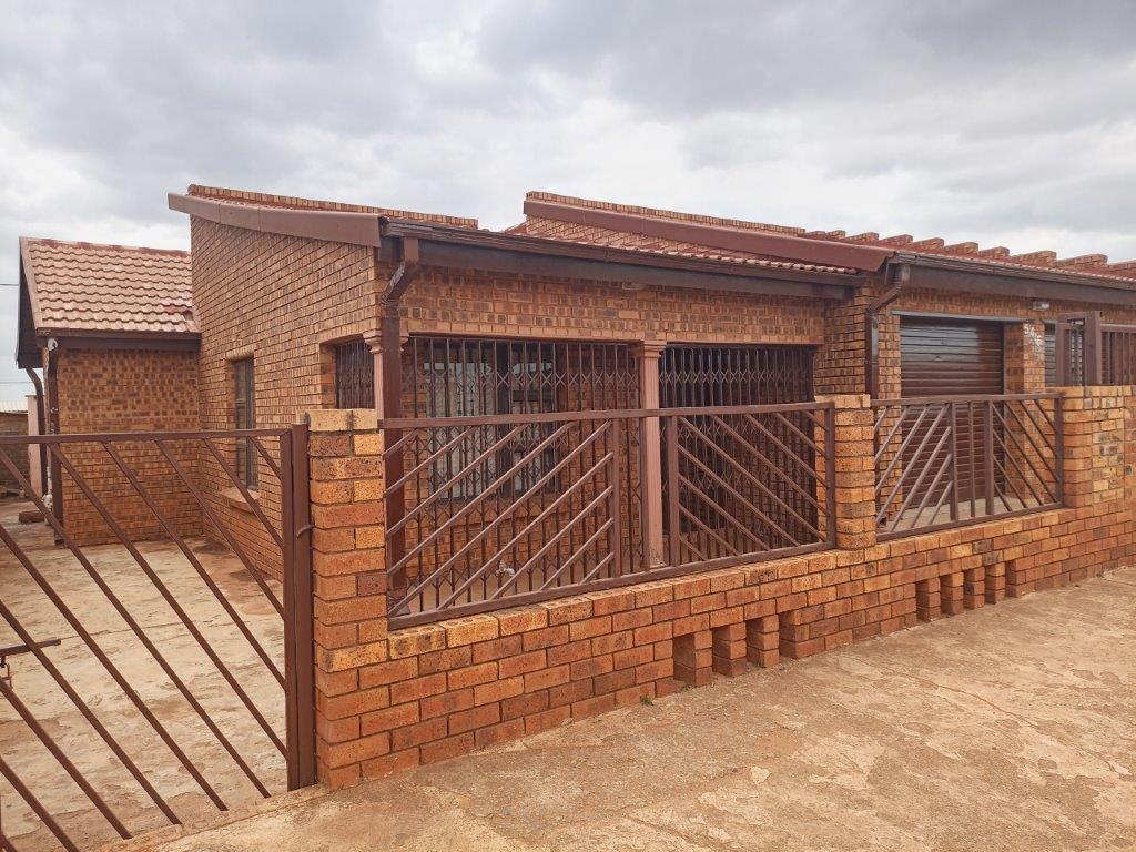 4 Bedroom House for sale in Stretford P24109814419