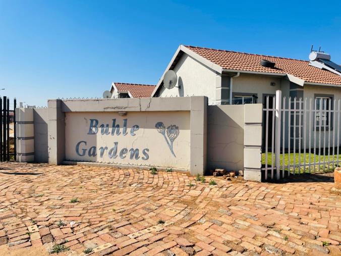 2 Bedroom House for sale in Buhle Park