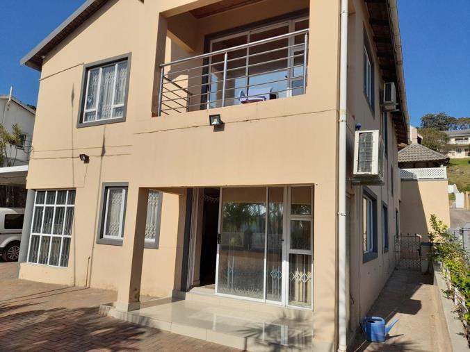 5 Bedroom House for Sale in Umhlatuzana